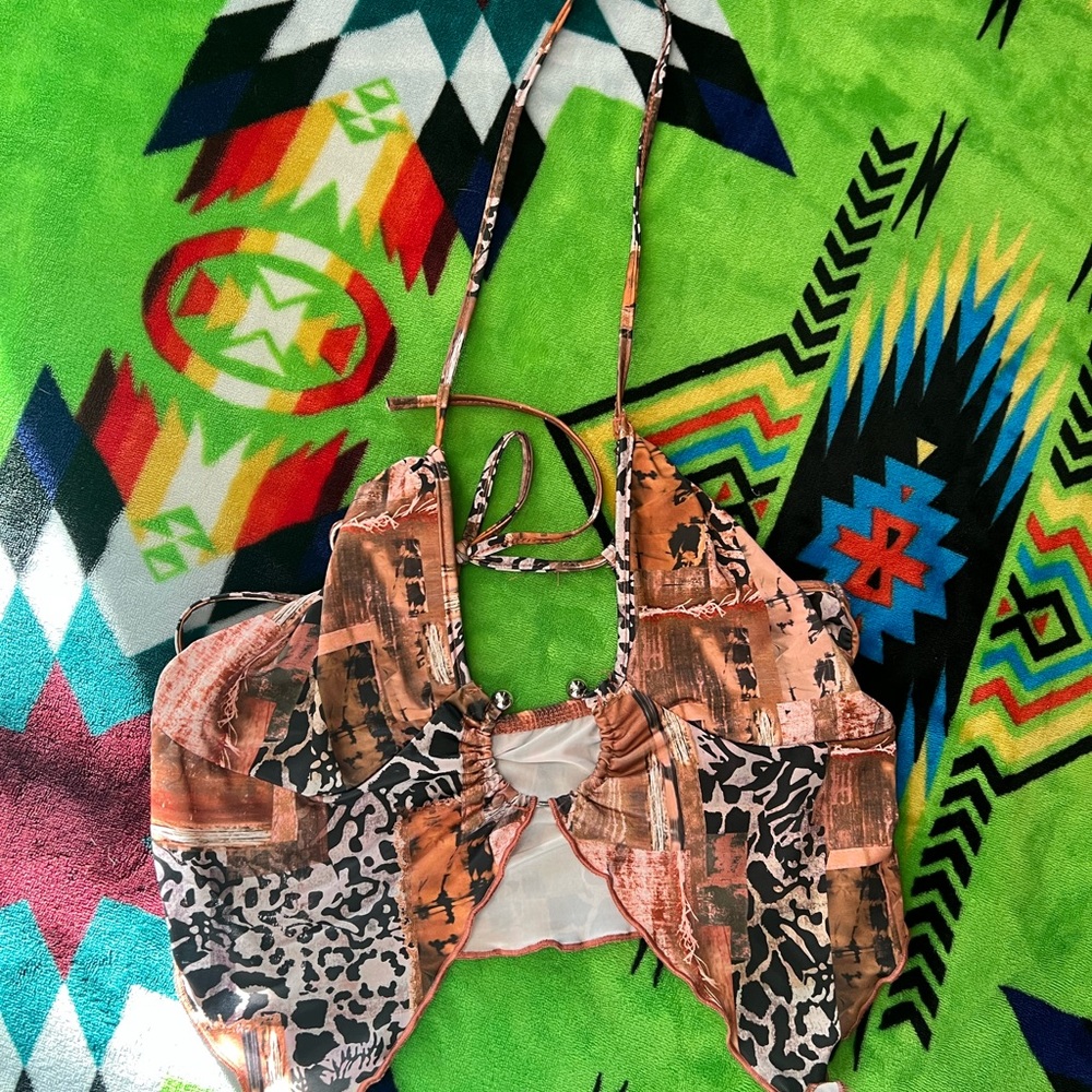 Trendy Halter Top with Abstract Print